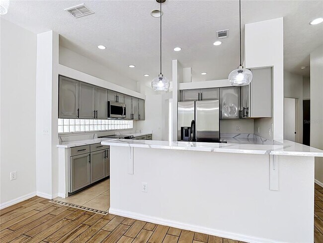 Building Photo - 2944 Sunset Vista Blvd