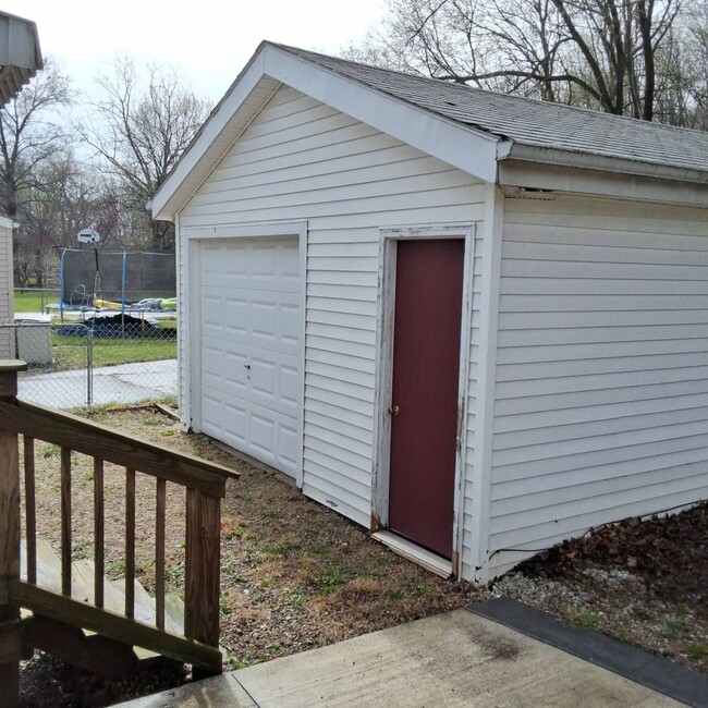 Building Photo - 1 bedroom / 1 bathroom home in Chillicothe...