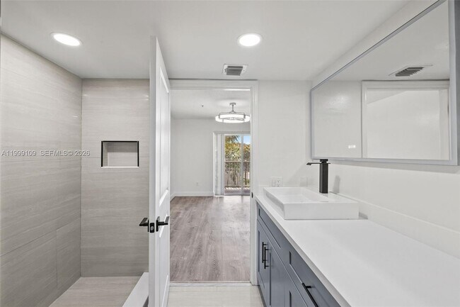 Building Photo - 470 S Park Rd