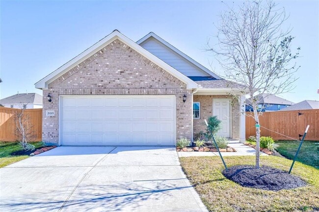 Primary Photo - HUGE LOT! 1 Story, 3 Bedroom, 2 Bath