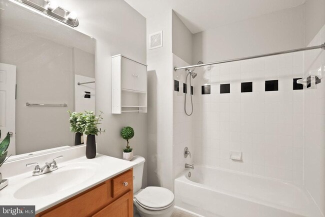 Building Photo - 13363 Connor Dr