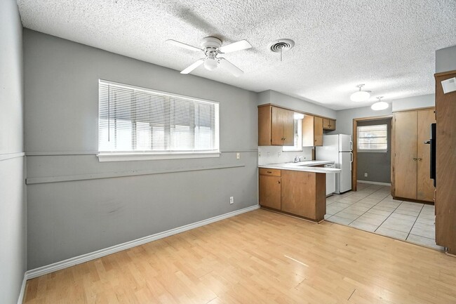 Building Photo - 3347 S 27th St