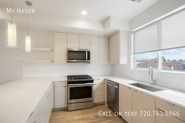 Building Photo - 3520 W Conejos Pl