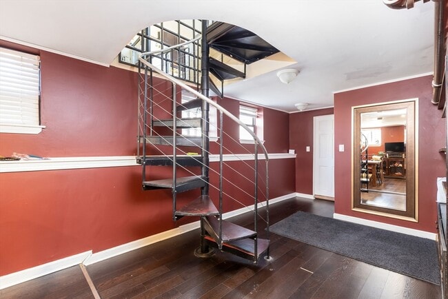 Building Photo - 21 Royal St