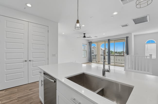 Building Photo - *Like Brand New Luxurious Modern 3 Bedroom 2 Bath Townhome in Warner Meadows!**