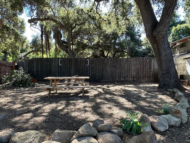 Building Photo - 119 S Alvarado St