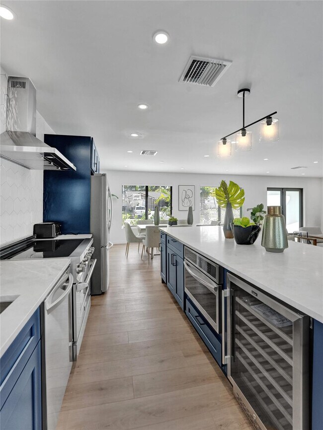 Building Photo - 5501 NE 18th Terrace