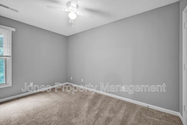 Building Photo - 2632 White Oak Ln