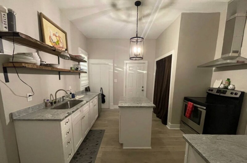 Building Photo - 506 W 48th St