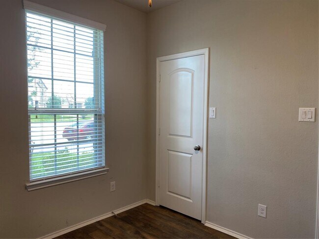 Building Photo - 4906 Marina Shores Ct