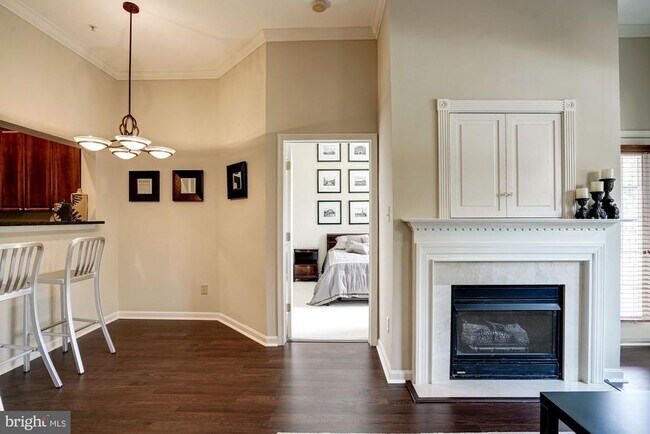 Building Photo - 4950 Brenman Park Dr