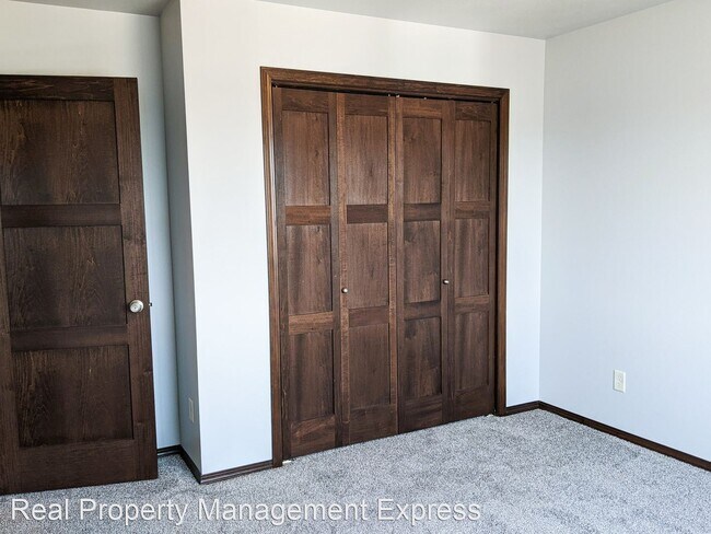 Building Photo - 3 br, 2.5 bath House - 4600 E Whisper Ridg...
