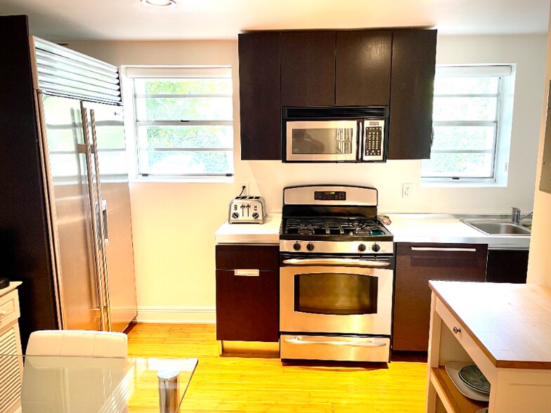 Building Photo - 4812 Pine Tree Dr