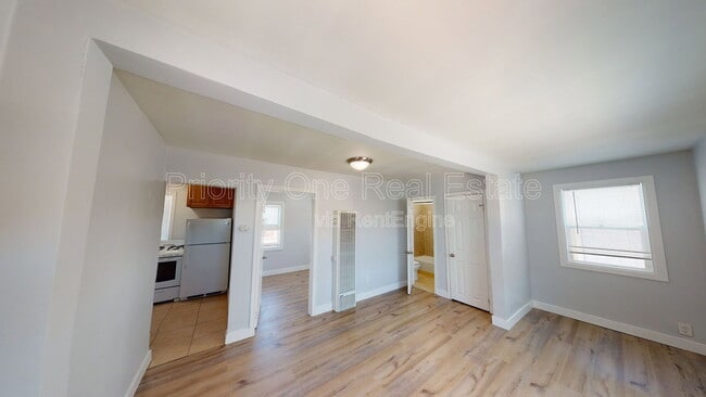 Building Photo - 2954 1/2 Webster Avenue