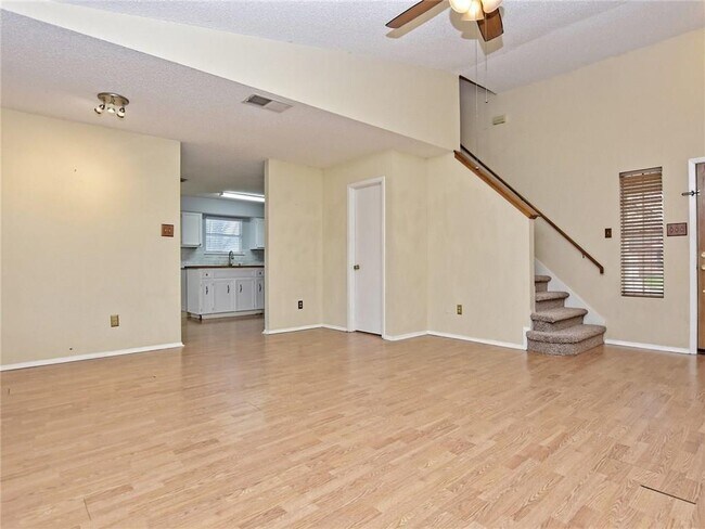Building Photo - 716 Decker Prairie Dr