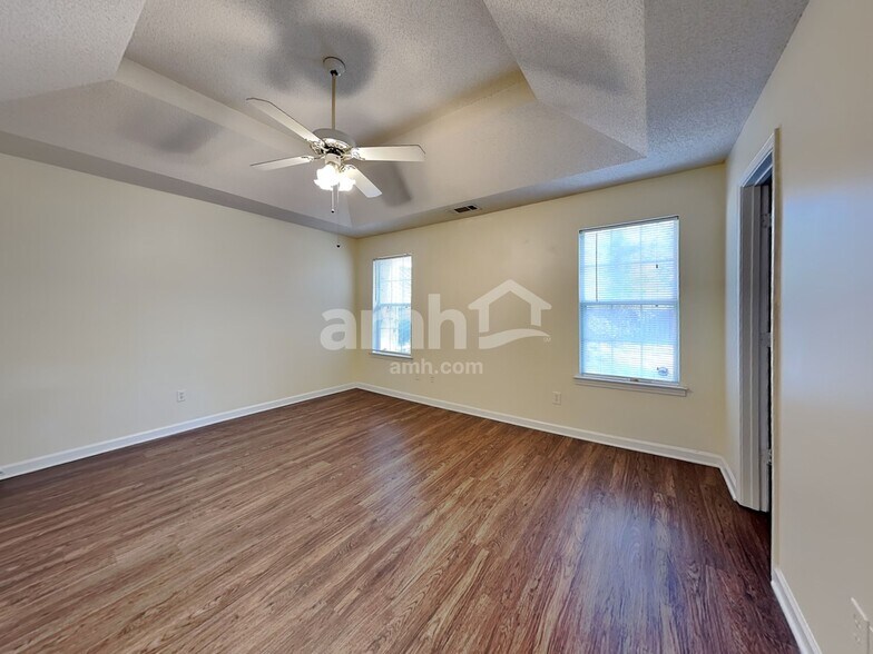 Building Photo - 241 Fairbrook Ln