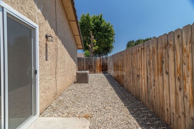 Building Photo - 8720 Fox Creek Dr