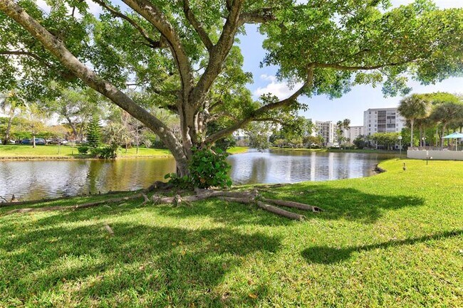 Building Photo - 2236 N Cypress Bend Dr