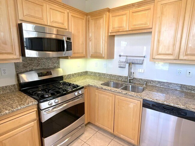 Building Photo - Gorgeous Corner Condo at The Terraces in Dublin Ranch Village!!