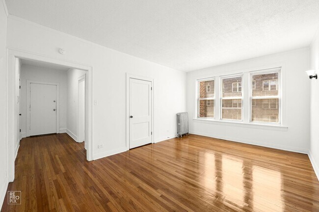 Building Photo - 7930-7946 S Ingleside Ave