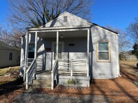 Building Photo - 2 BDRM 1 BA, 816 SQ FT HOME, DUKE POWER, C...