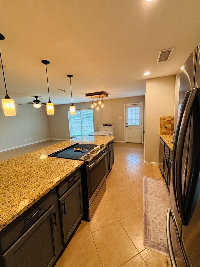 Building Photo - Charming home for lease in the heart of North Richland Hills!