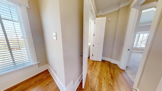 Building Photo - 986 Pembroke Pl