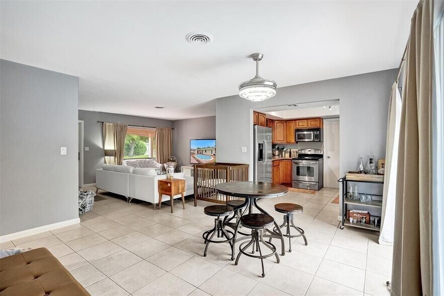 Building Photo - 6210 NE 21st Rd