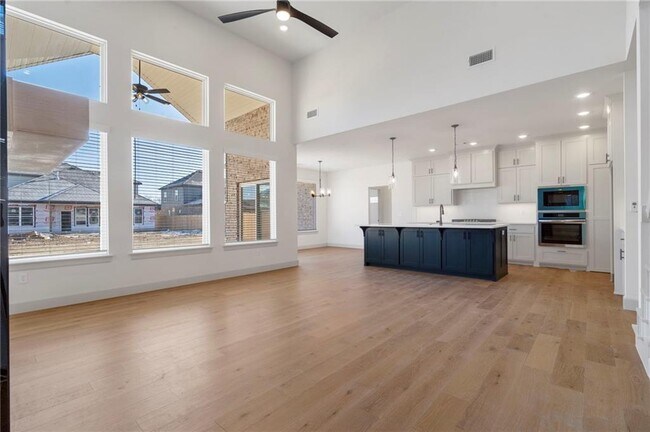 Building Photo - 1231 Mammoth St
