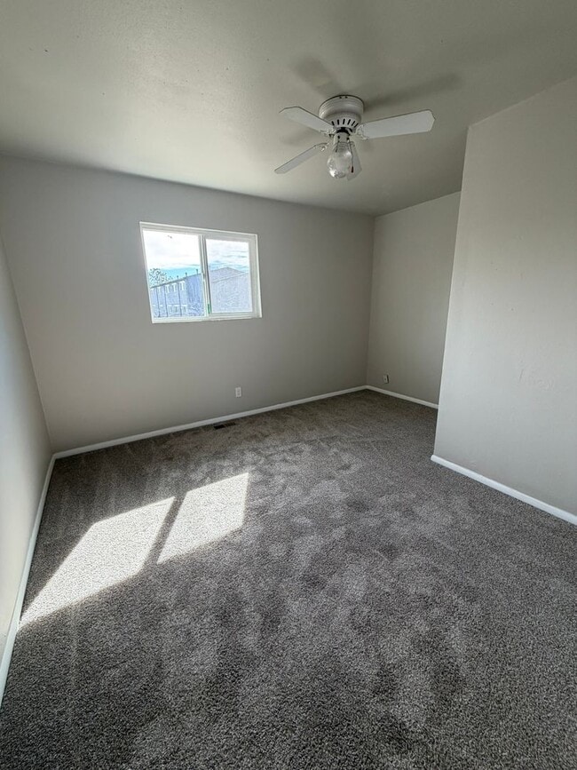 Building Photo - Versatile 4BD/3BA in Stratton Meadows – Gated Community + Private Lower-Level Suite