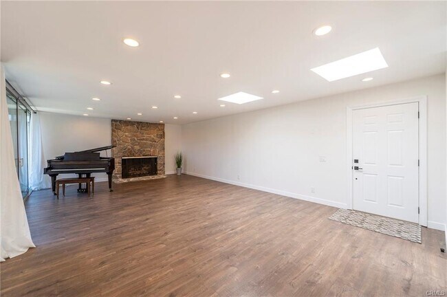 Building Photo - 1916 W 231st St