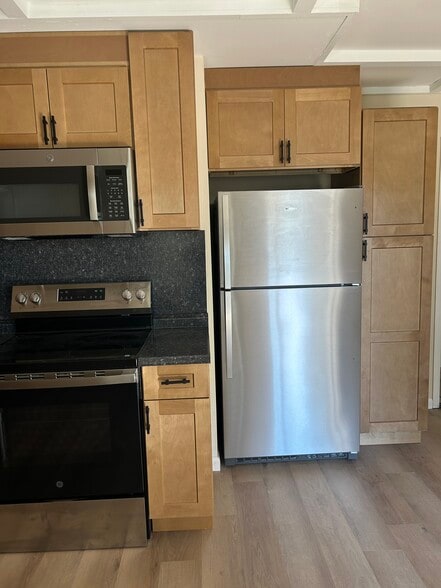 Building Photo - 711 15th Ave NW