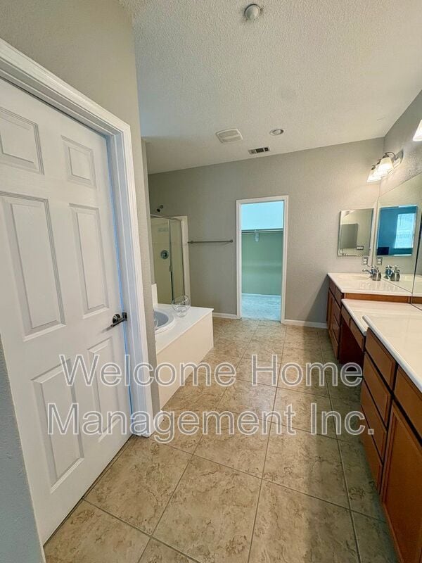 Building Photo - 6011 Daffodil Dr