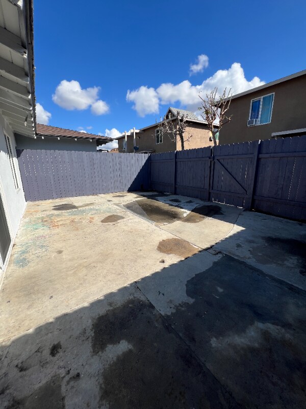 Building Photo - 1430 N Acacia St