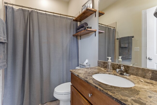 Building Photo - 1039 W Newport Ave