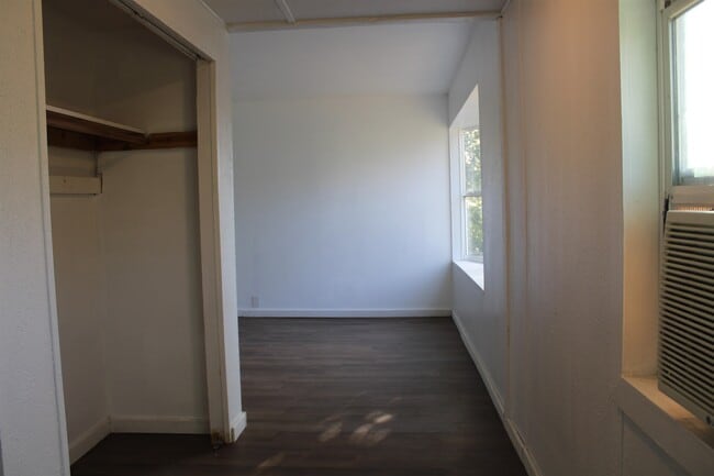 Building Photo - 303 W Taylor St