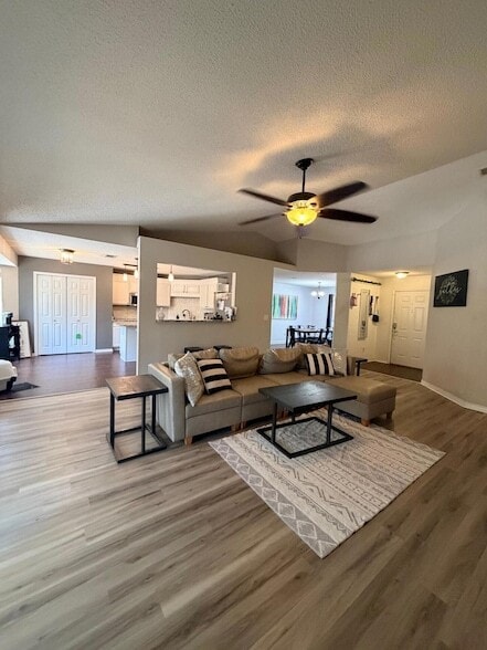 Building Photo - 205 Villacrest Dr