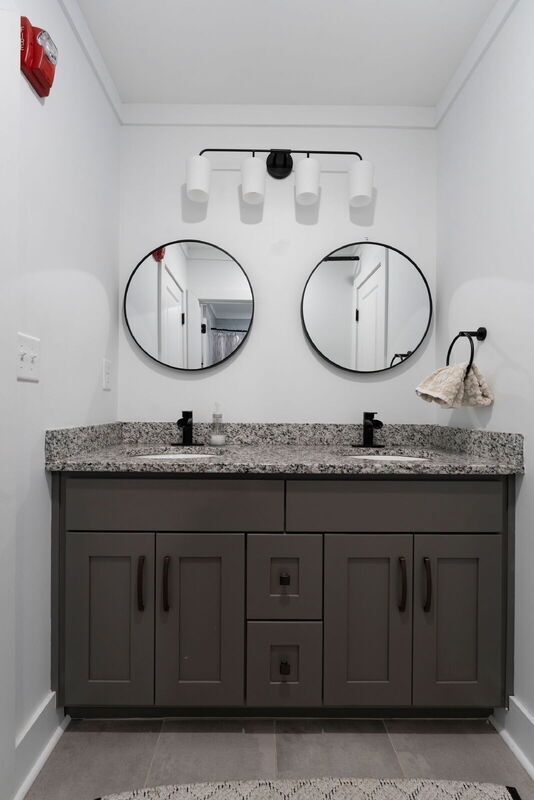 Building Photo - 10 W Main St