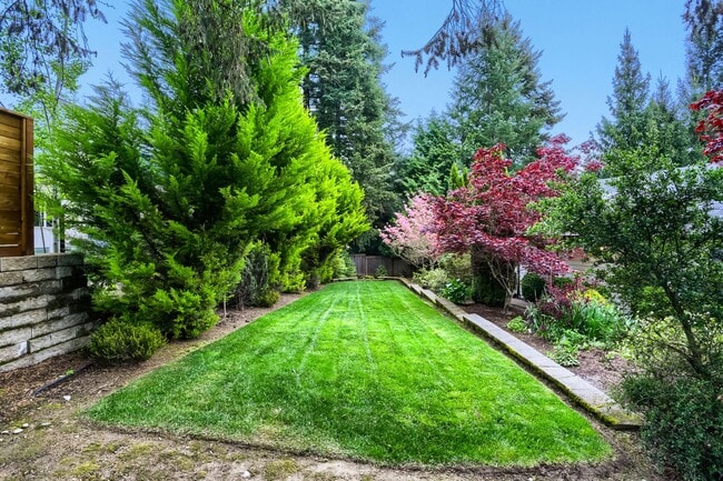 Building Photo - 15050 SW 141st Ave