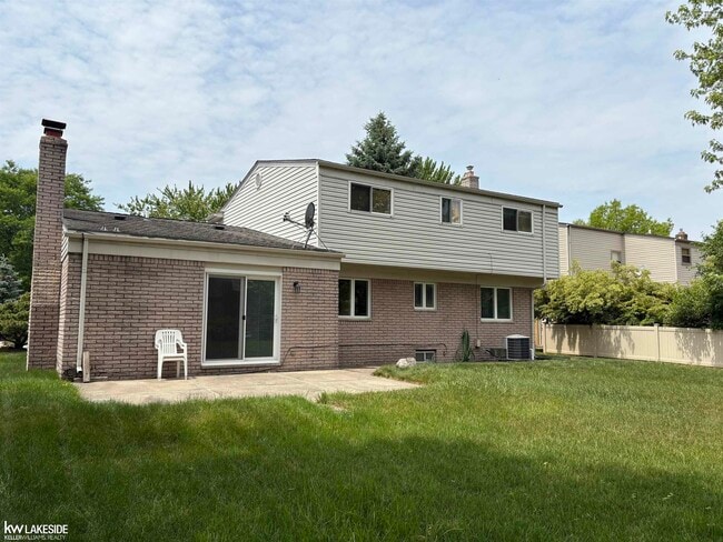 Building Photo - 3550 Kings Point Dr