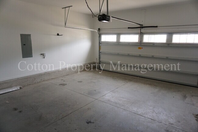 Building Photo - 9343 Cassadine Ct