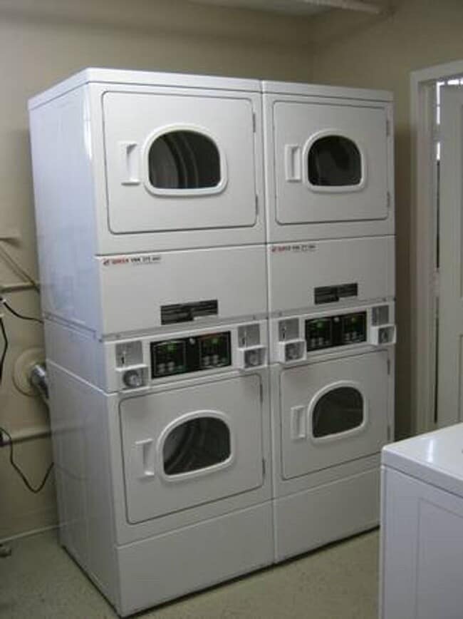 Building Photo - 2 Bedroom 1 Bathroom (Anaheim)
