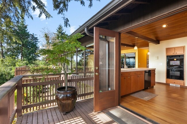 Building Photo - 4Bd/2.75Ba Seattle House