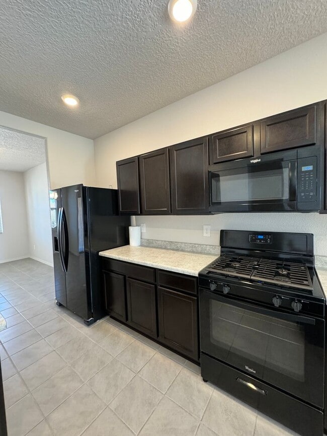 Building Photo - Energy Efficient Home 3 bed home. Move In Special!