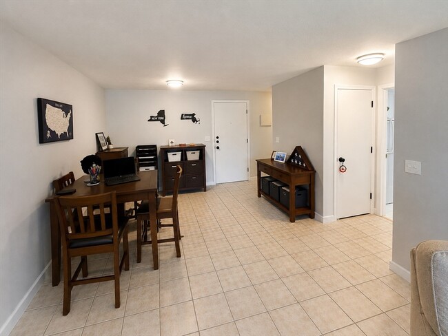 Building Photo - 9 Kenmar Dr