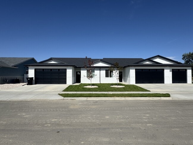 Building Photo - 5915 Little River Loop