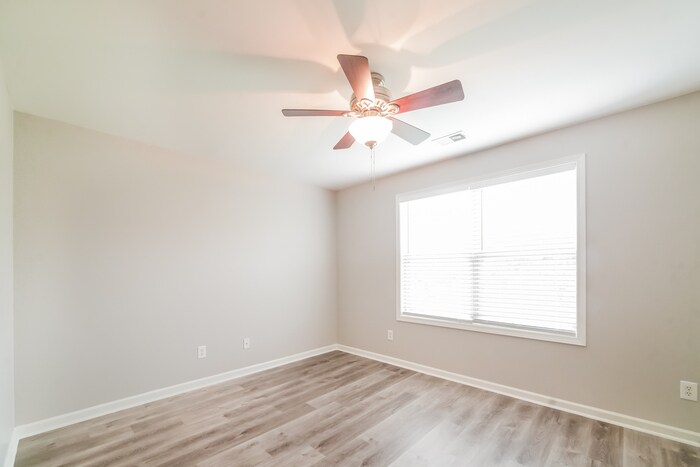 Building Photo - 15 Heritage Ave