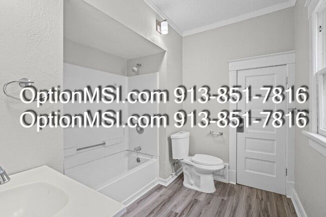 Building Photo - West Plaza!!!