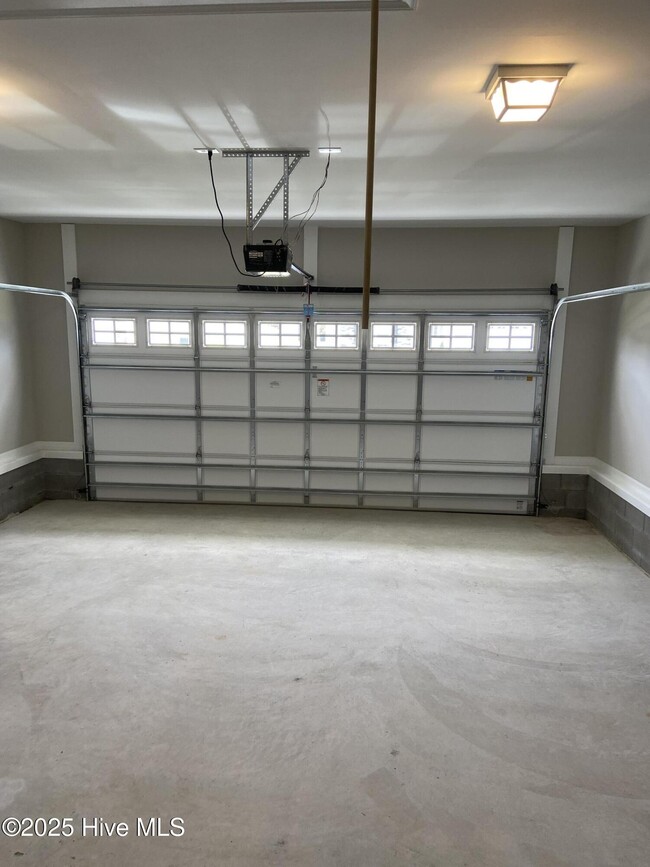 Building Photo - 620 Moonstone Ct