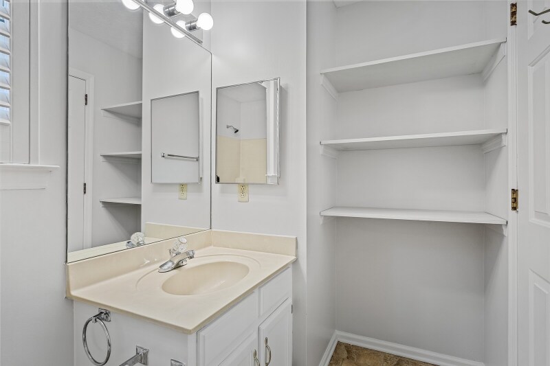 Building Photo - 6015 Bradford Hills Dr